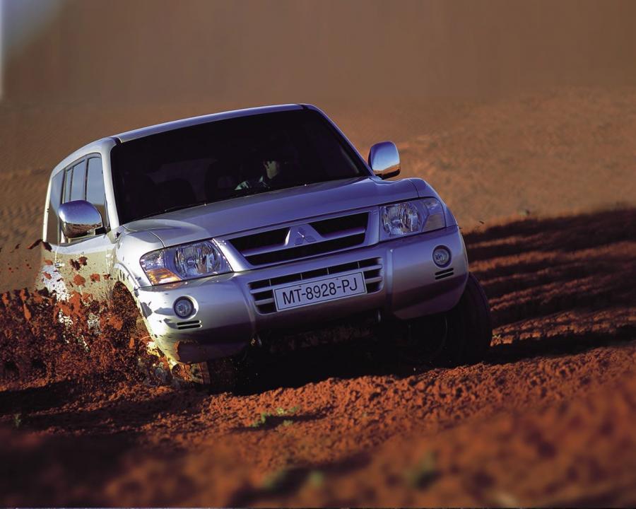  Mitsubishi Pajero 5-Door III 1999 года  (фото 6 из 23)